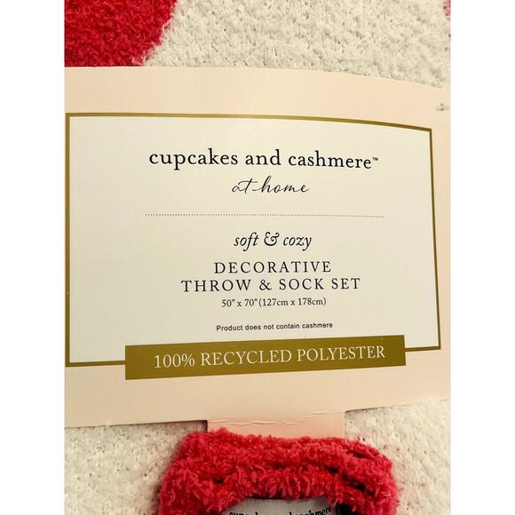 Cupcakes and Cashmere Heart Decorative Throw & Sock Set Red & White - Picture 2 of 2